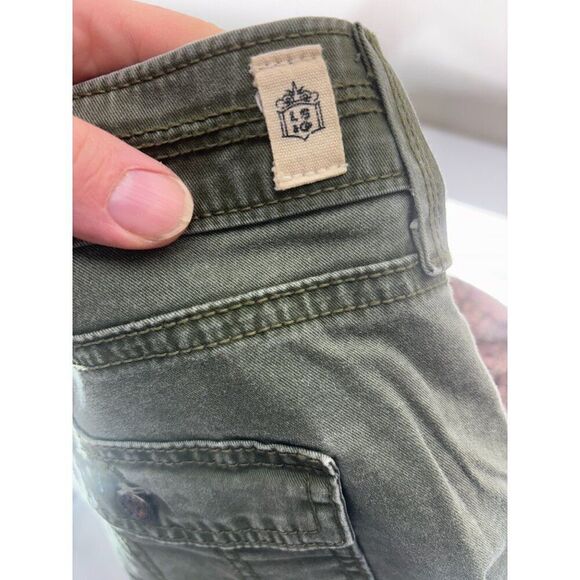 Levis Green Capri Pants Womens Size 14 Cotton & Elastane 36x18 EUC - Picture 3 of 6